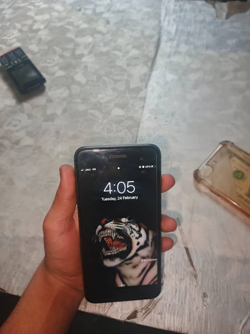 Apple iPhone 7 Plus 0