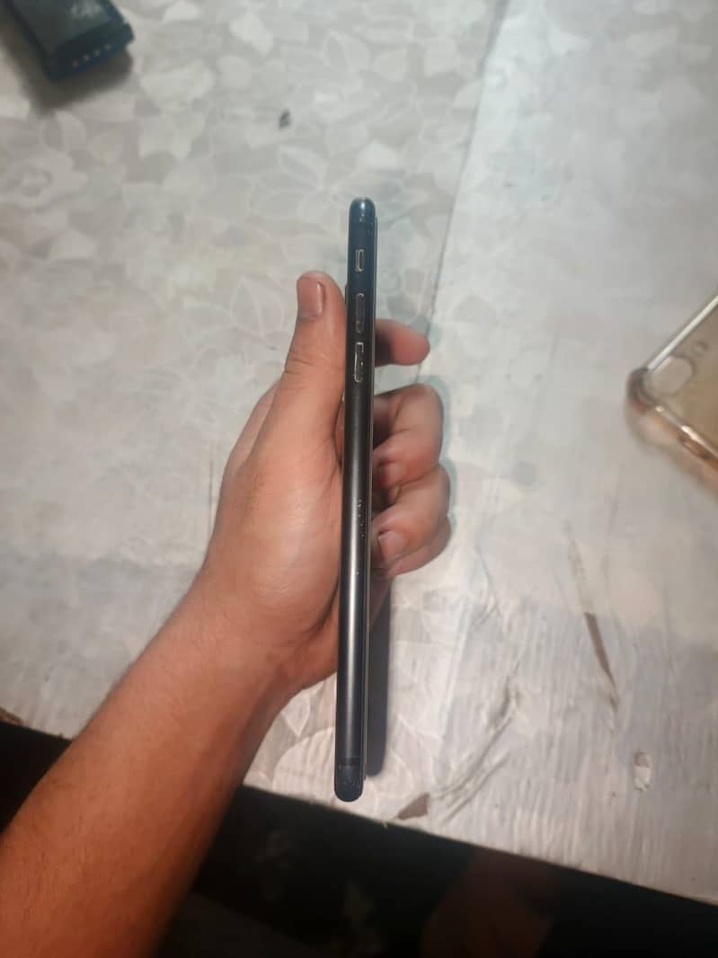 Apple iPhone 7 Plus 3