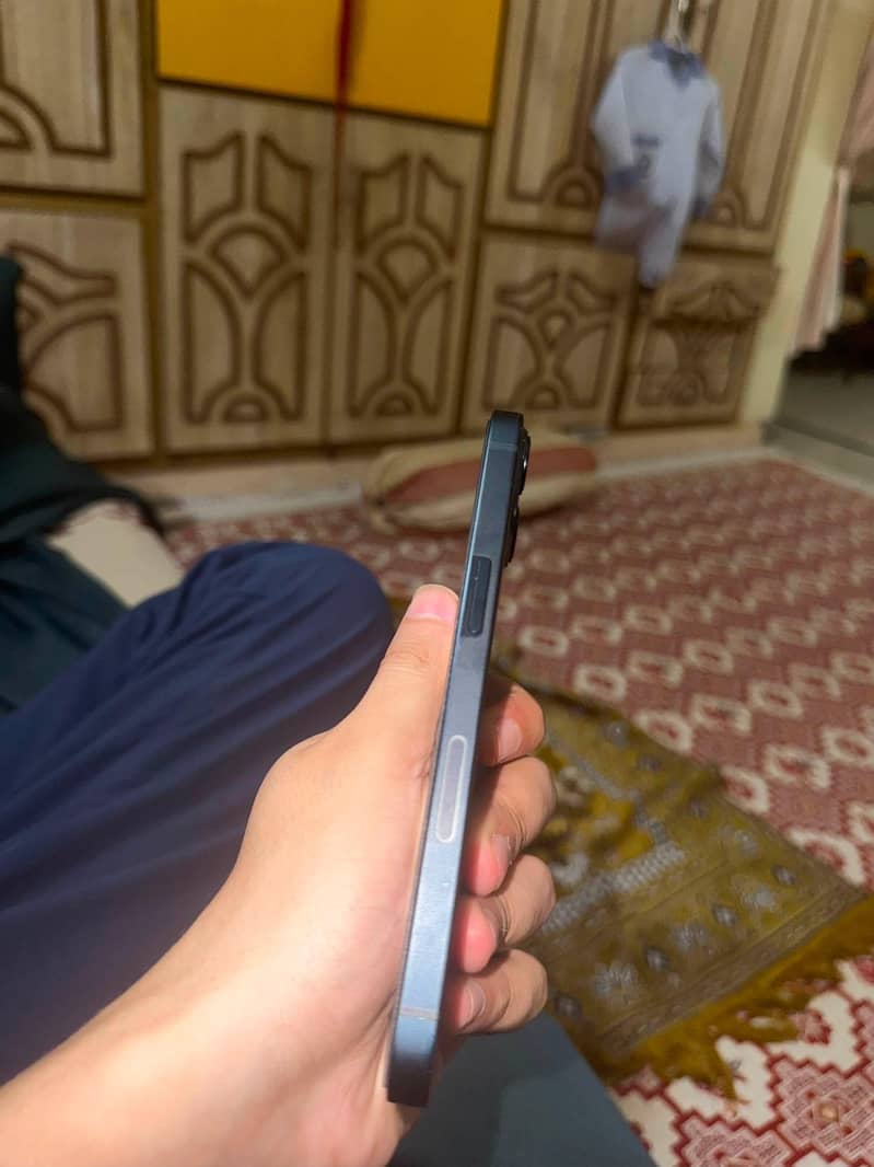 Apple iPhone 13 4