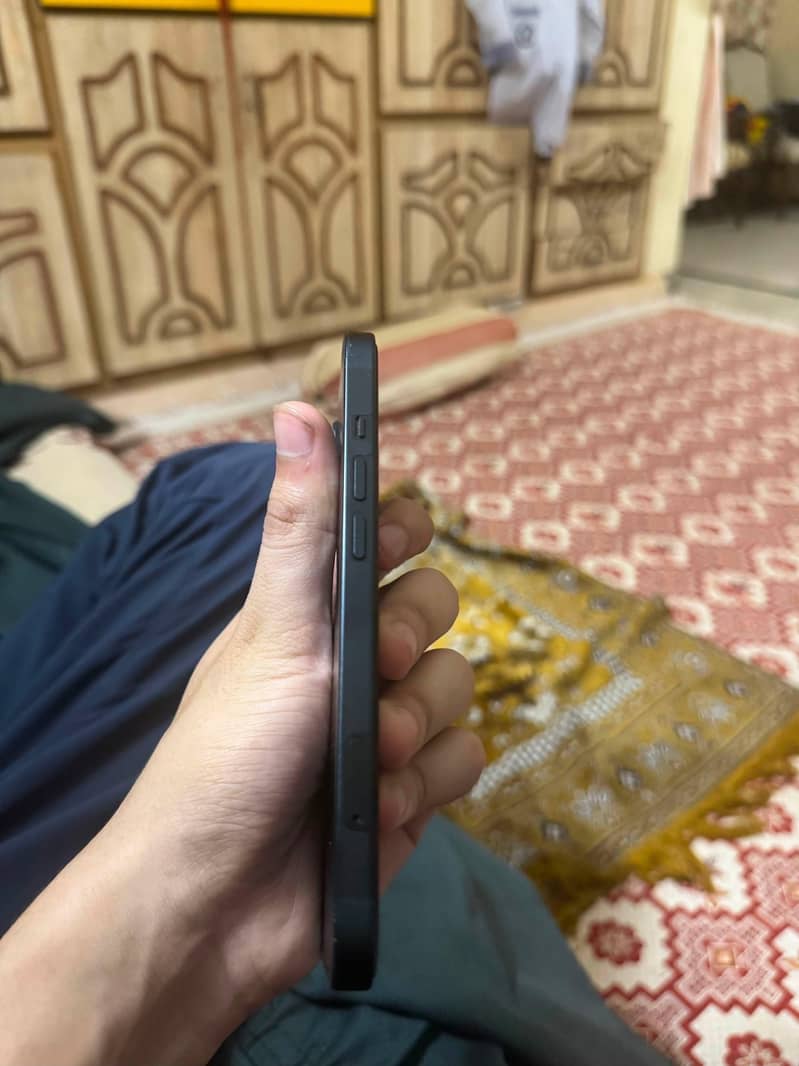 Apple iPhone 13 7