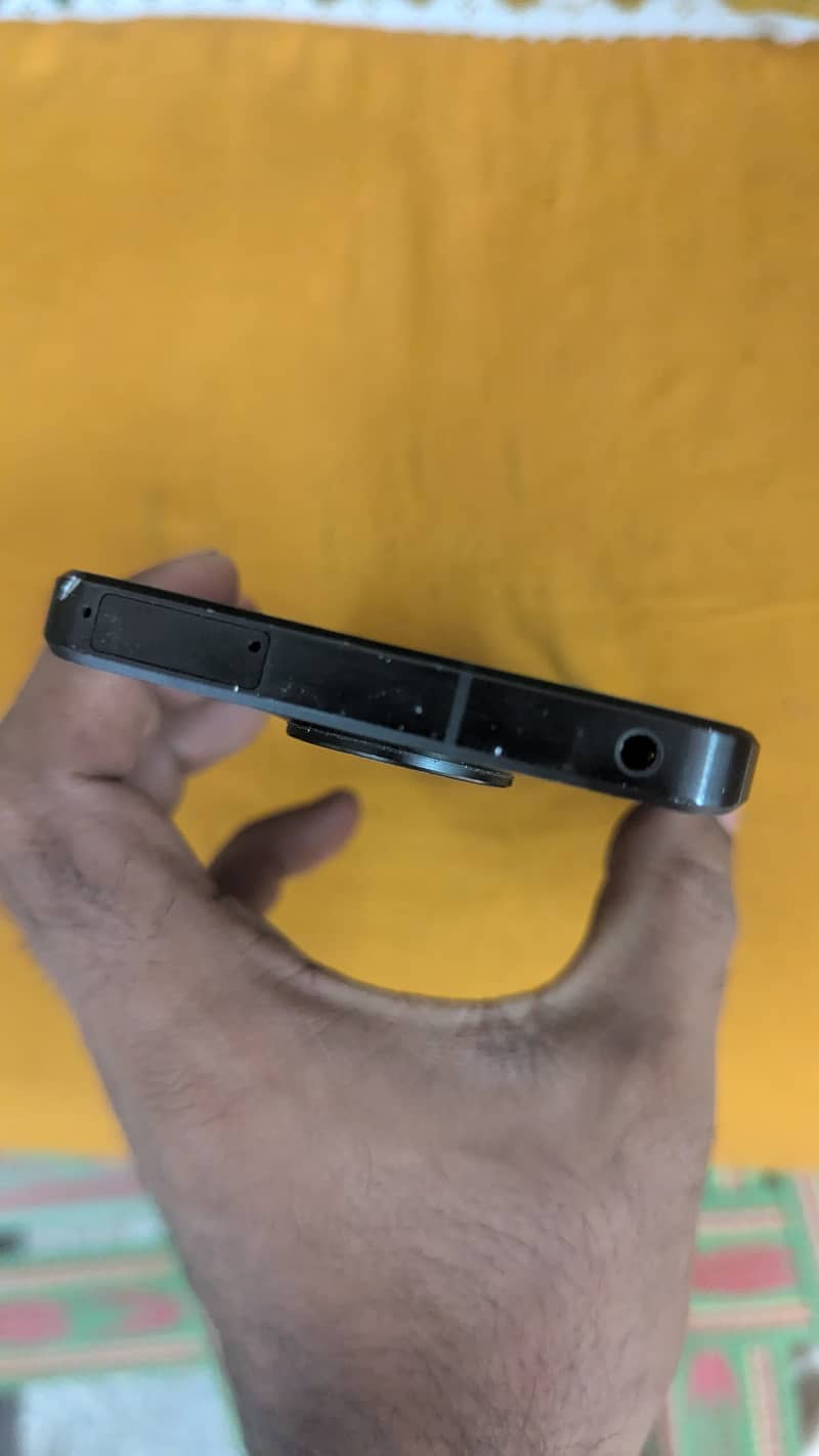 Sharp Aquos Sense7 2