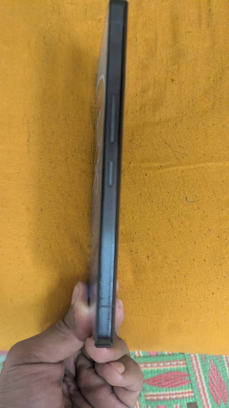 Sharp Aquos Sense7 4