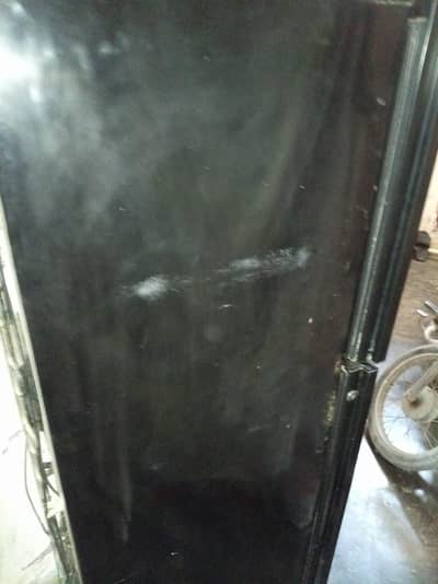 sale pel refregerator. Glass model. Off condition.
