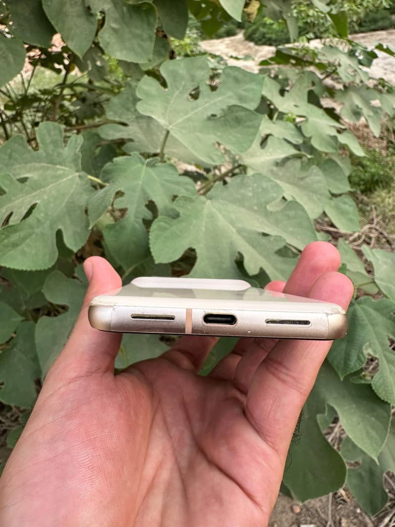Google Pixel 8 4
