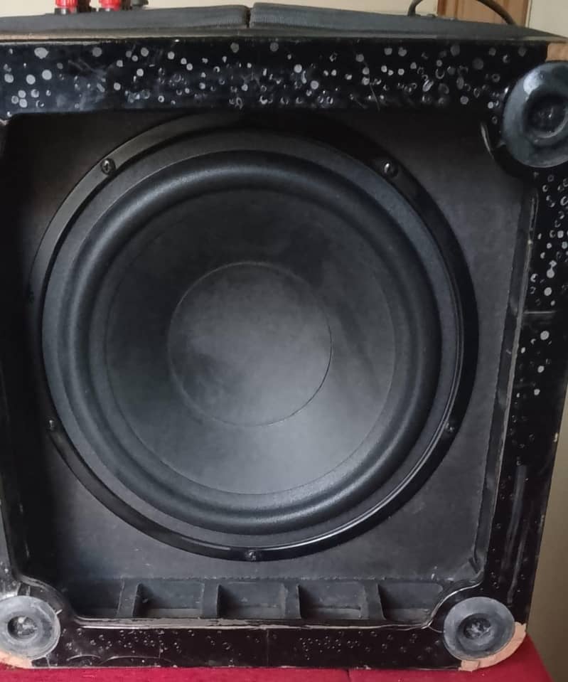 base with amplifier with remote 3