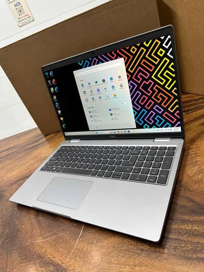 Dell Precsion 3521 i9 13900HX Ada 2000 8GB