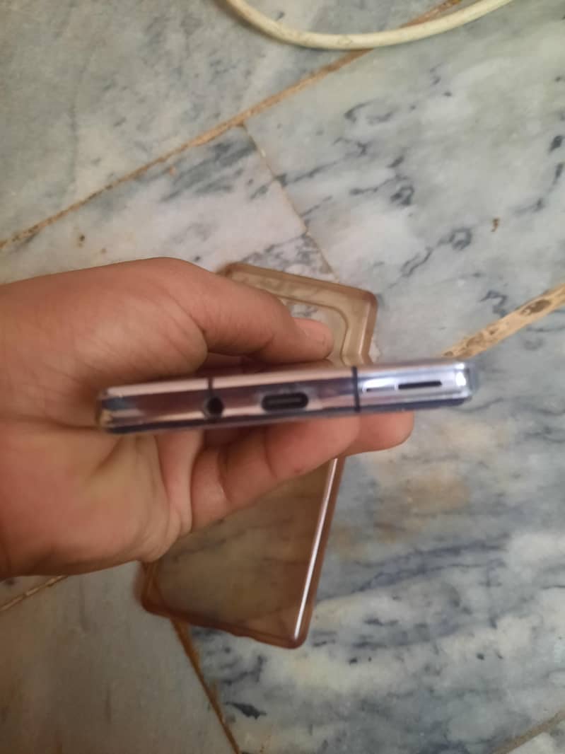 Sharp Aquos R6 2
