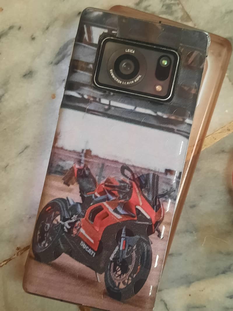 Sharp Aquos R6 5