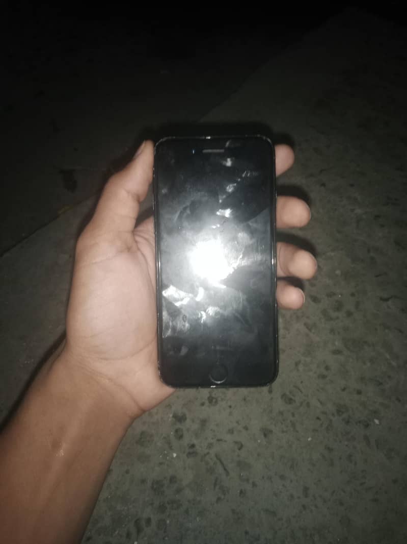 Apple iPhone 7 0