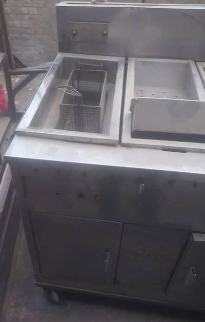 Double Door Frier along with two basket