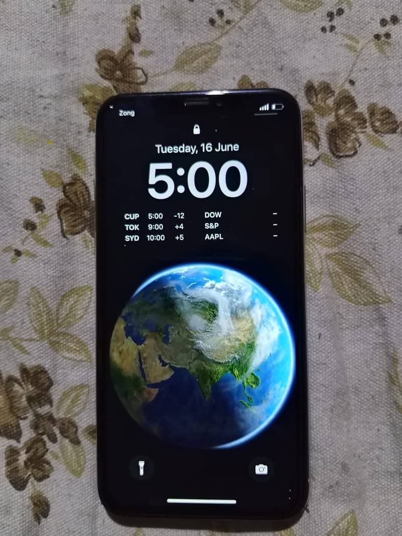 Apple iPhone X 4