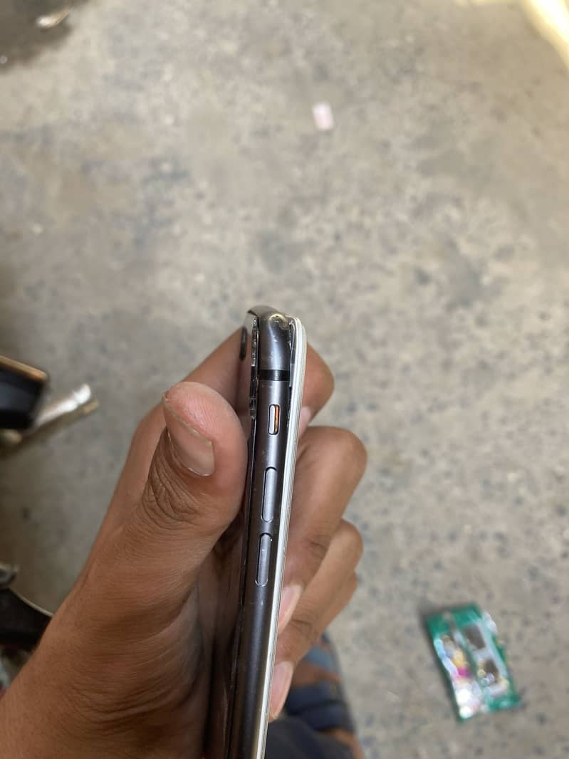 Apple iPhone 8 4