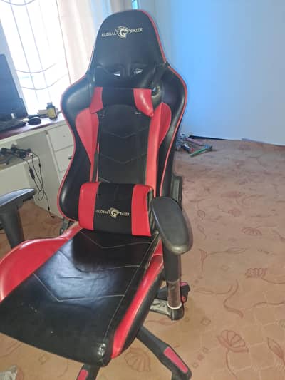 Global Razor Gaming Chair In Good Condition