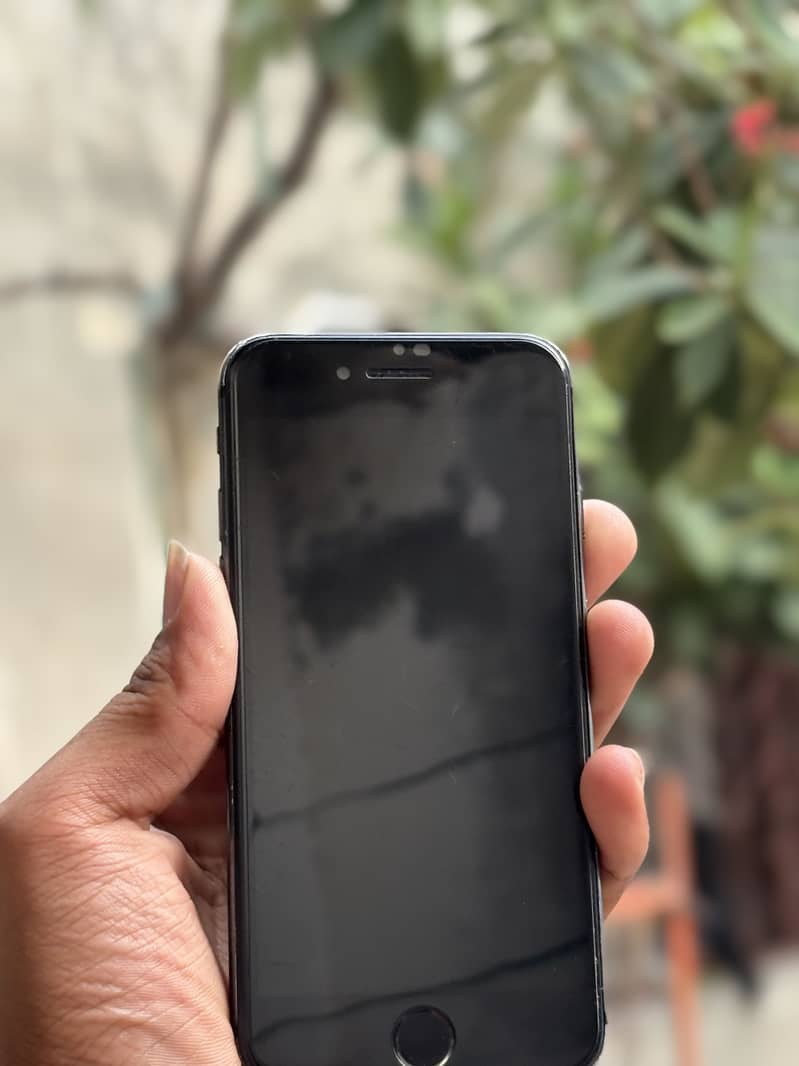 Apple iPhone 7 1