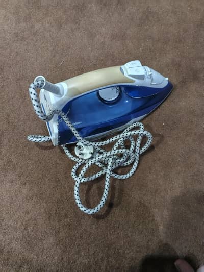 Dawlance Steam Iron DWSI-7282 | 2200W | 9/10 Condition | Like New