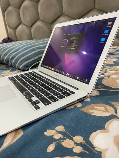 MACBOOK AIR 2017 8/500 CORE I7 in new condition