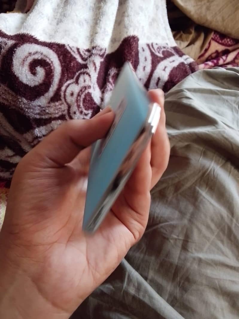 Tecno CAMON 40 Pro 4