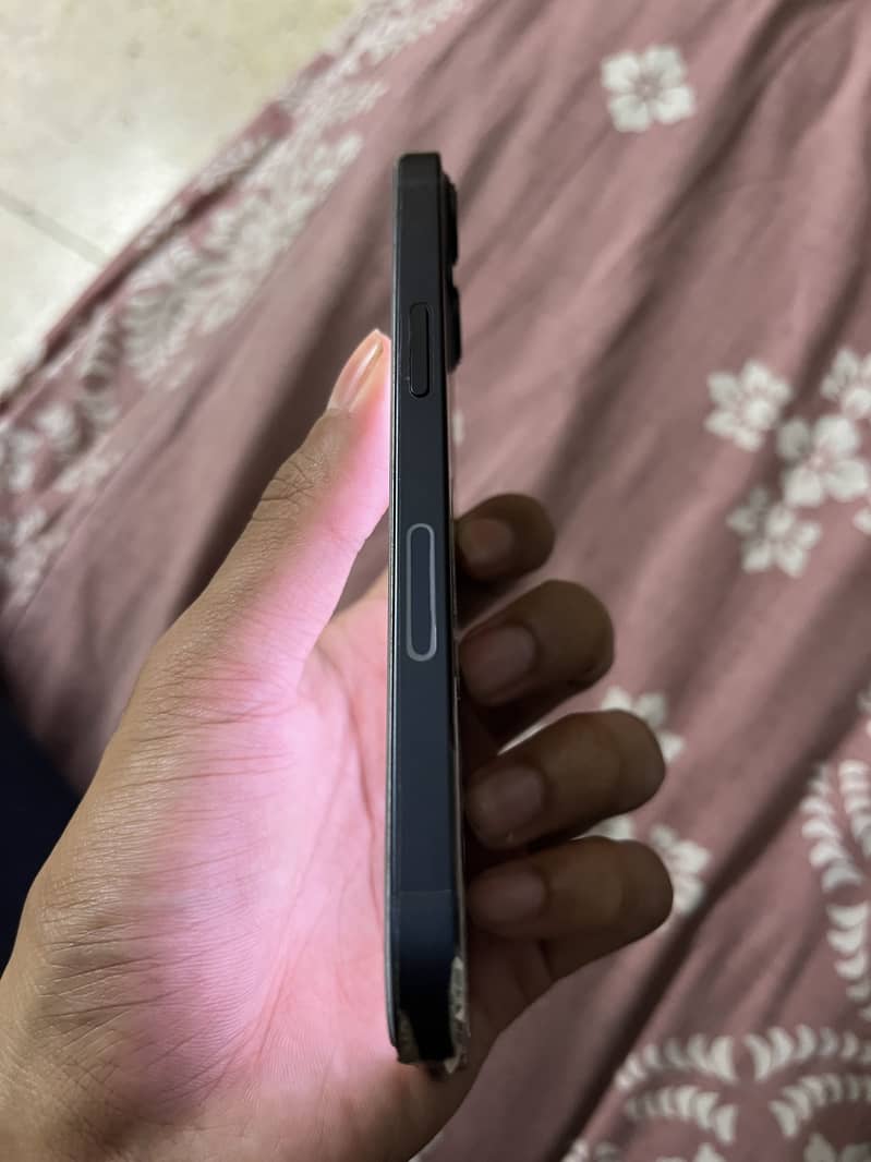 Apple iPhone 13 2