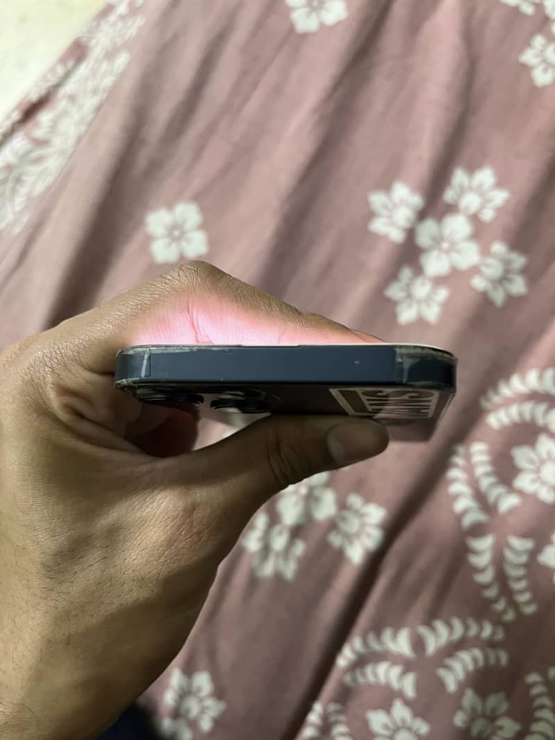 Apple iPhone 13 4