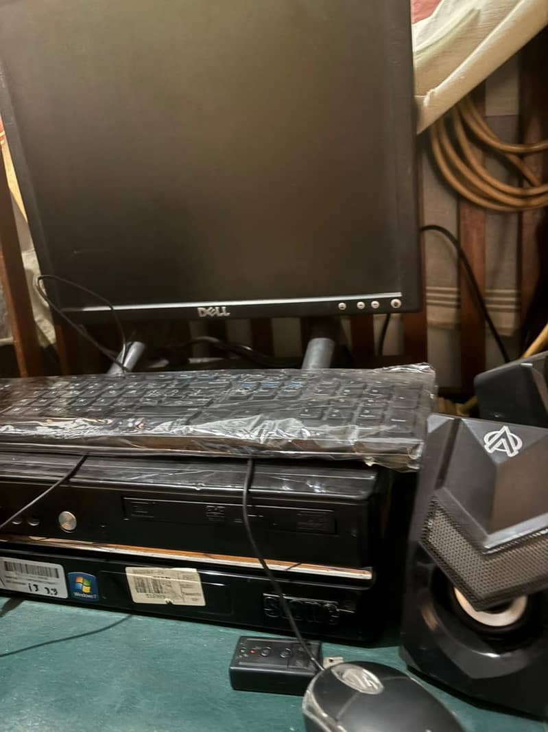Dell desktop computer 0
