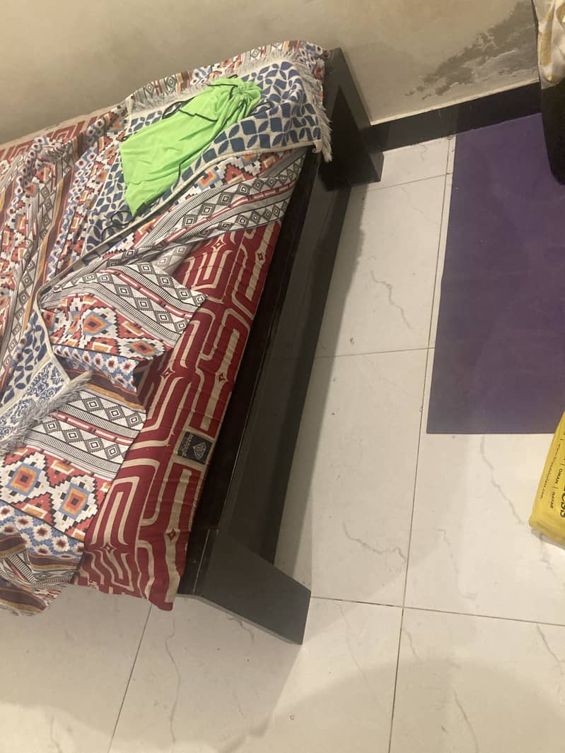 Single bed 0