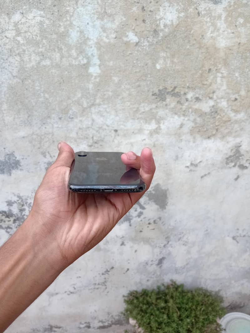 Apple iPhone X 3