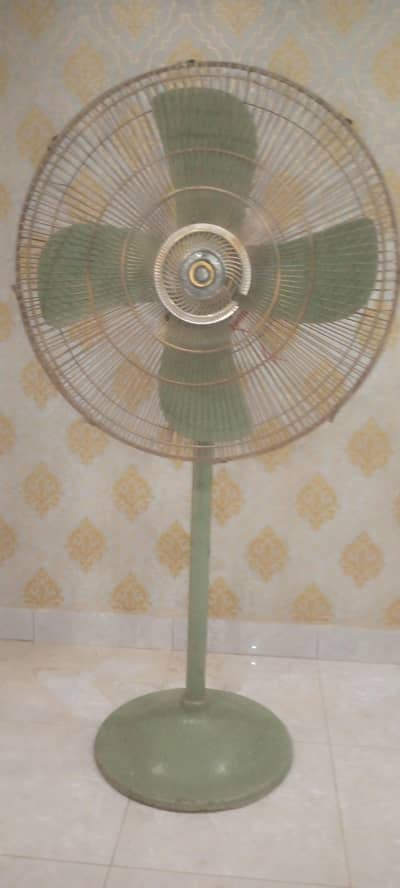 full size padistal fan for sale in good condition