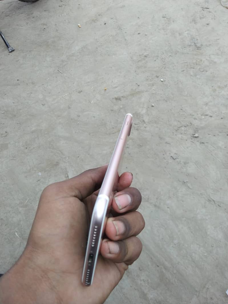Apple iPhone 7 Plus 5
