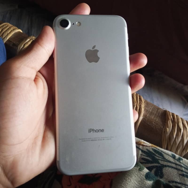 Apple iPhone 7 0