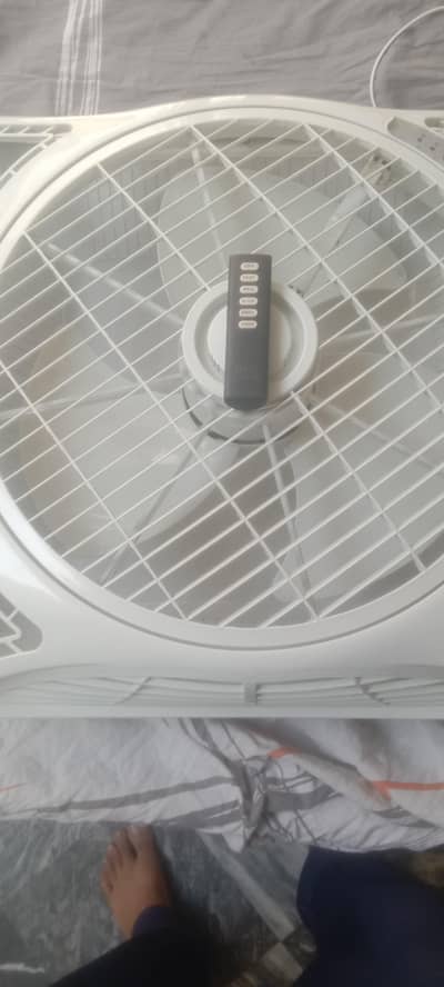GFC CEILING FAN LIKE NEW WITH REMOTE CONTROL