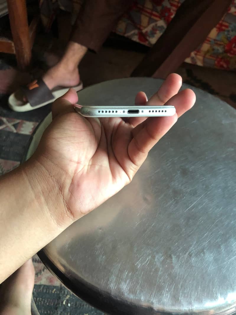 Apple iPhone 7 3
