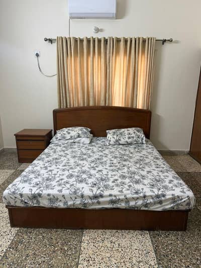 queen size bed good condition