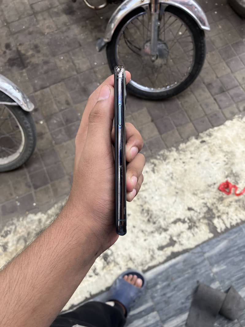 iPhone 11 Pro 3