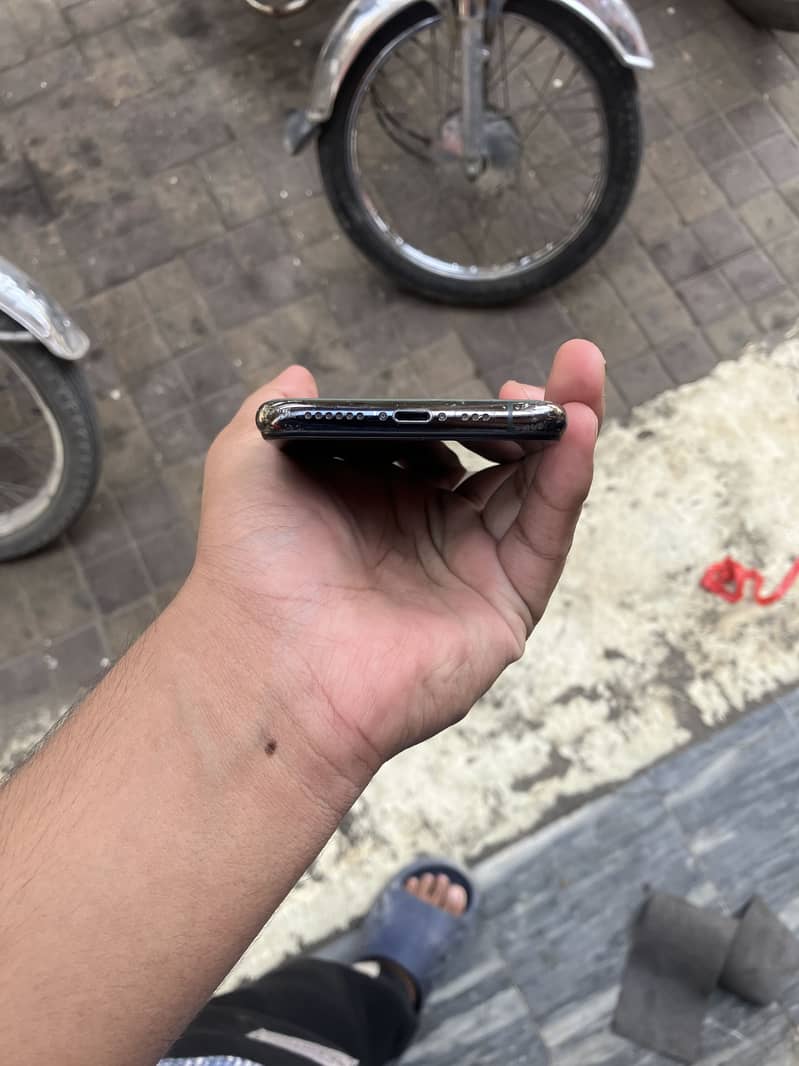 iPhone 11 Pro 5