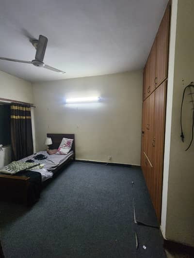 Carpeted Room For Single Male Bachelor