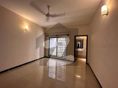 2nd Floor West Open Corner Flat Sized 2700 Square Feet