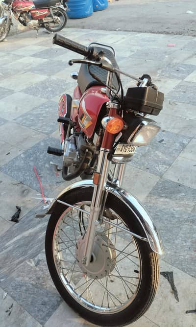 Honda 125 all Punjab register lush condition contact. 03475936585