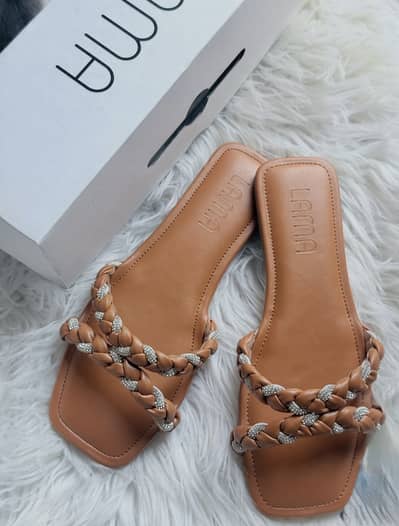 Lama Slides