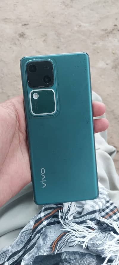 Vivo V30