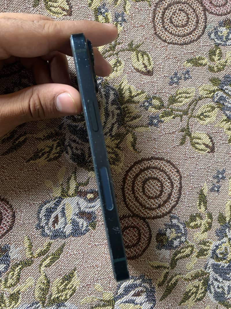 Apple iPhone 14 3
