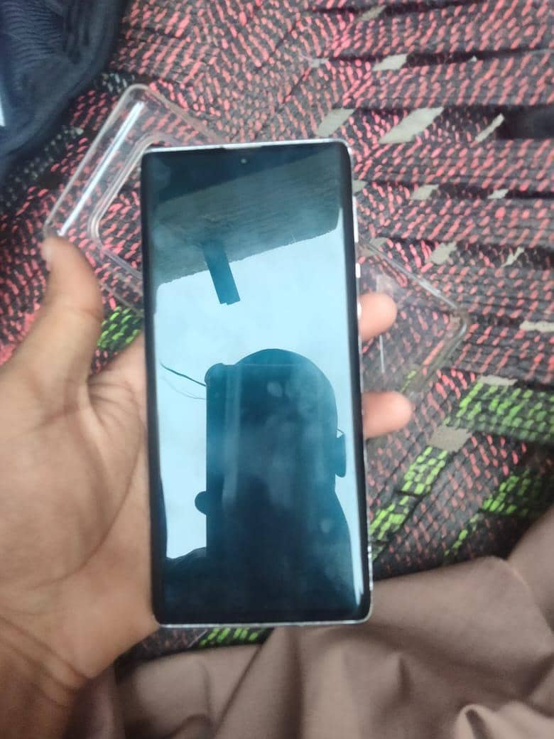 Sharp Aquos r6 1