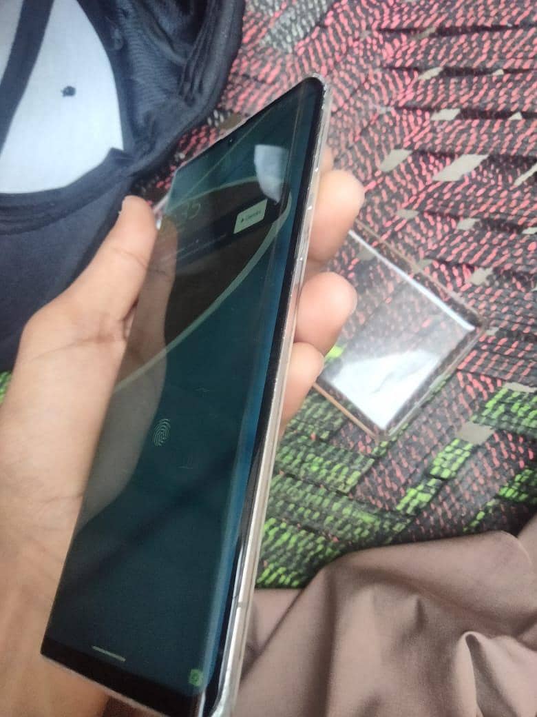 Sharp Aquos r6 2