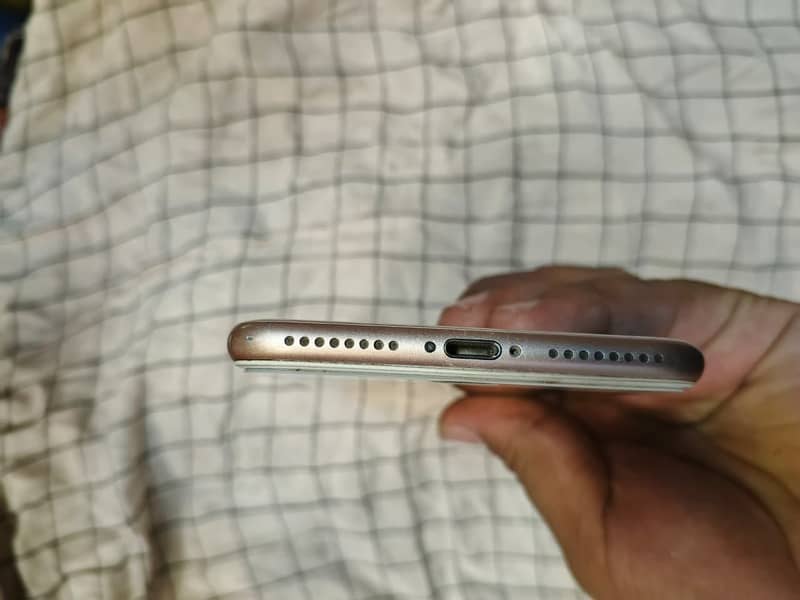Apple iPhone 8 Plus 3