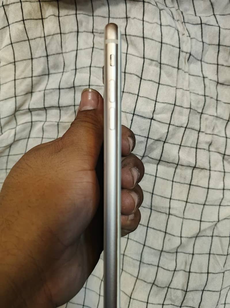 Apple iPhone 8 Plus 4