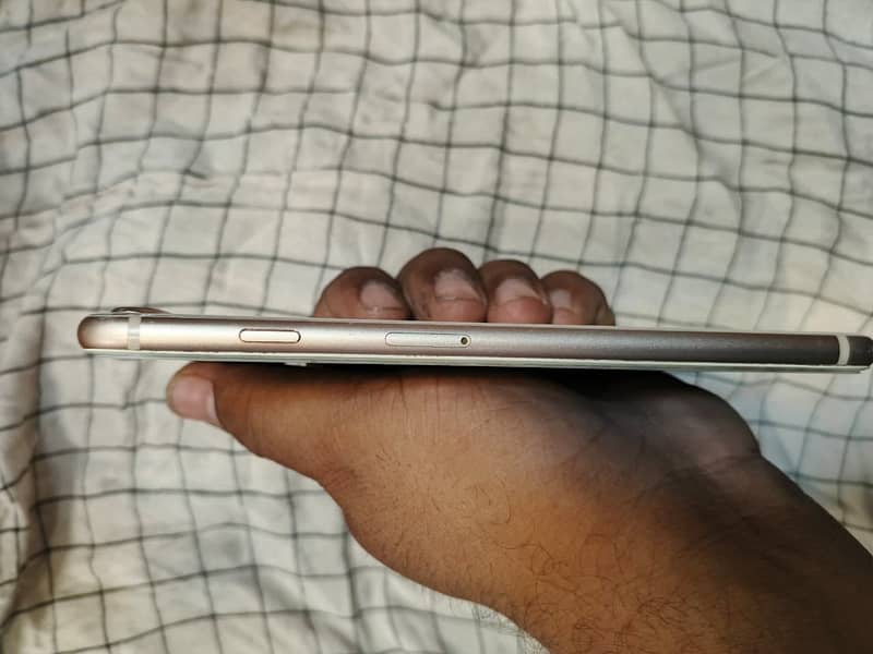 Apple iPhone 8 Plus 5