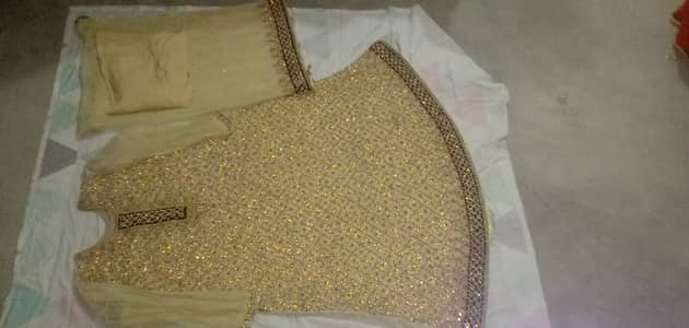 Maxi golden dress