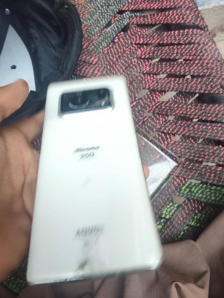 Sharp Aquos r6 4