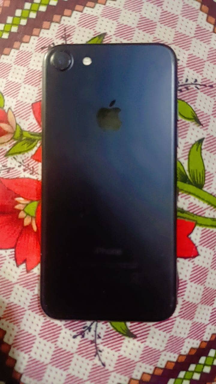 Apple iPhone 7 0