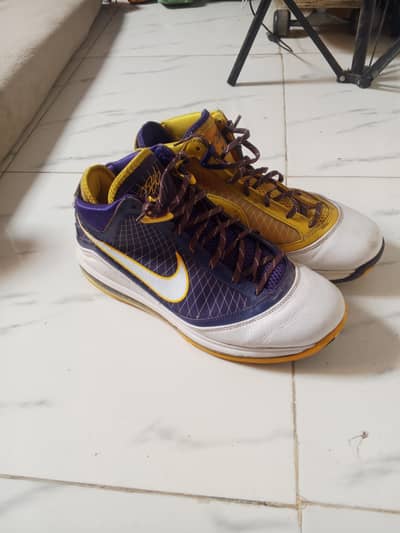 Nike LeBron 7