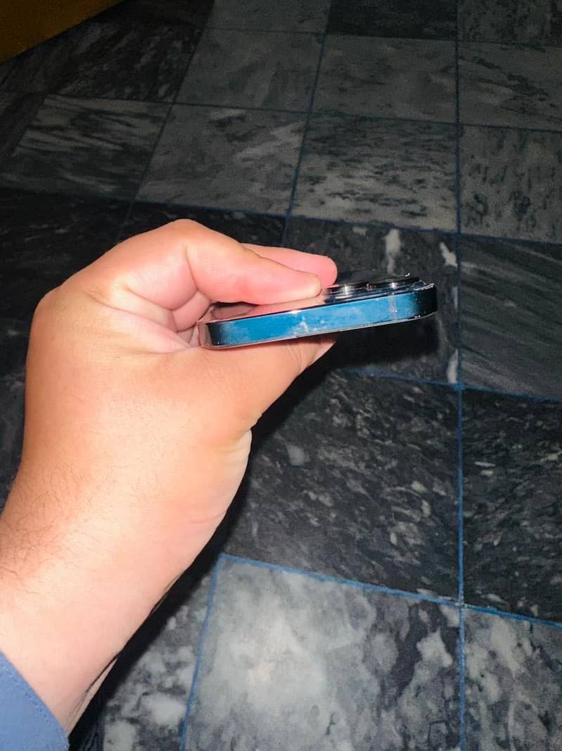 Apple iPhone 13 4